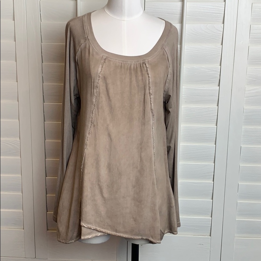 NWT MONORENO  can 100% rayon size large Blouse